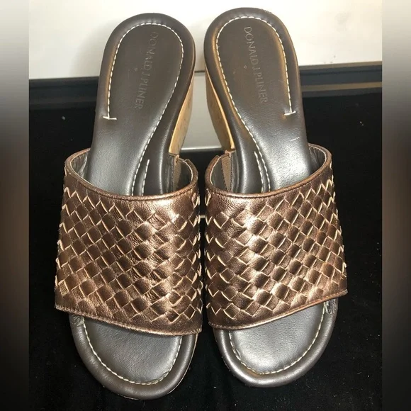 Donald Pliner "Sassy3" Bronze Wedge Platform Heel - Picture 1 of 4